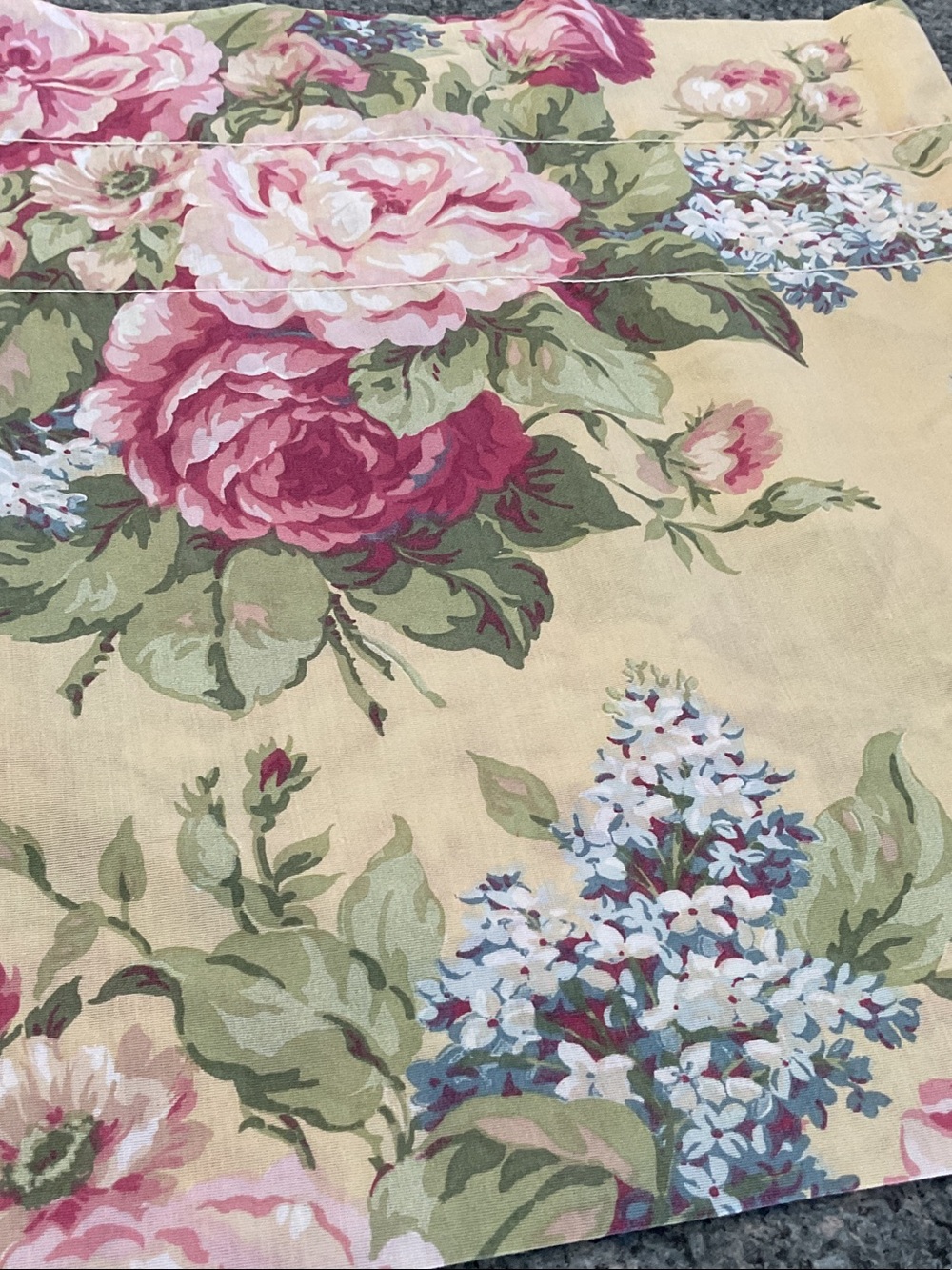 Martha Stewart 2 window valances.🌸